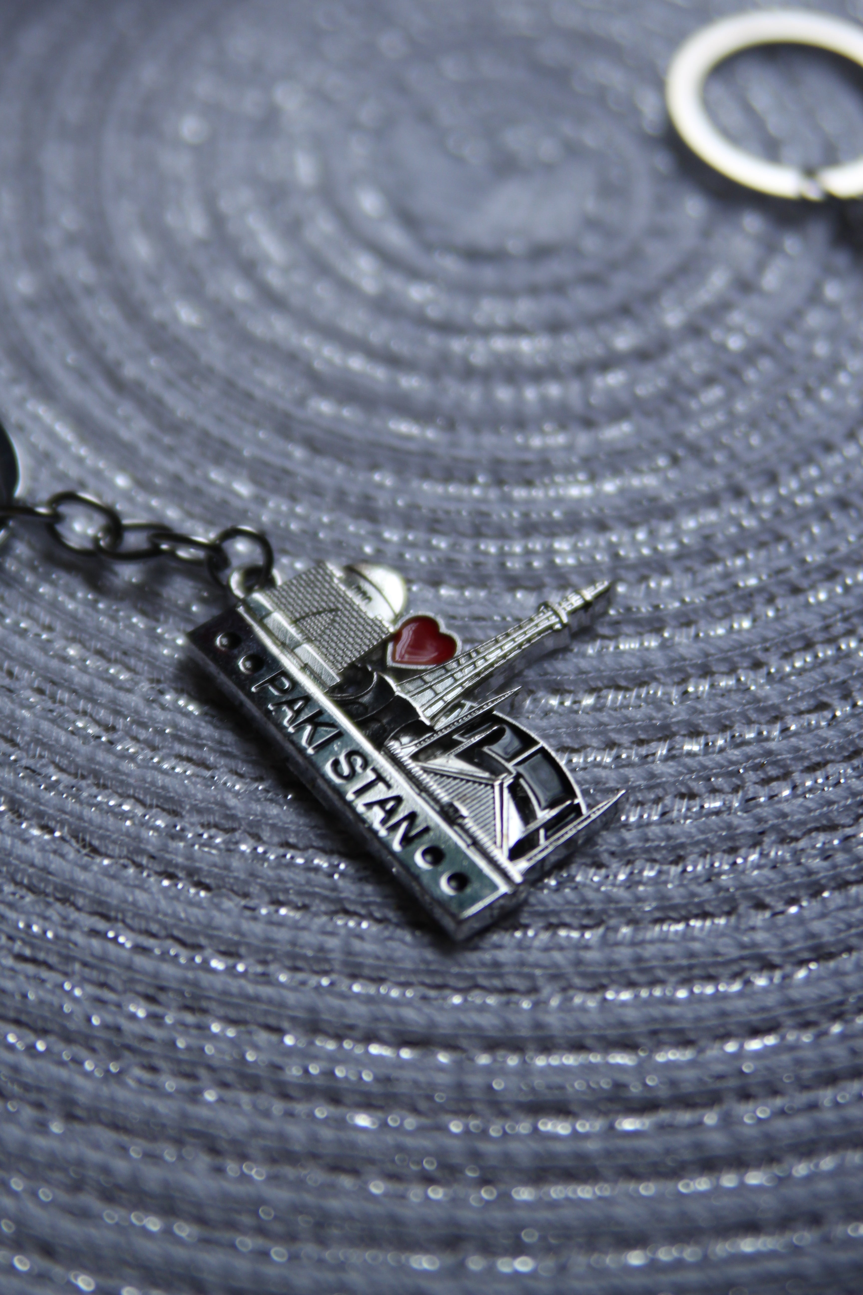 Roots of Glory — Pakistan Heritage Keychain
