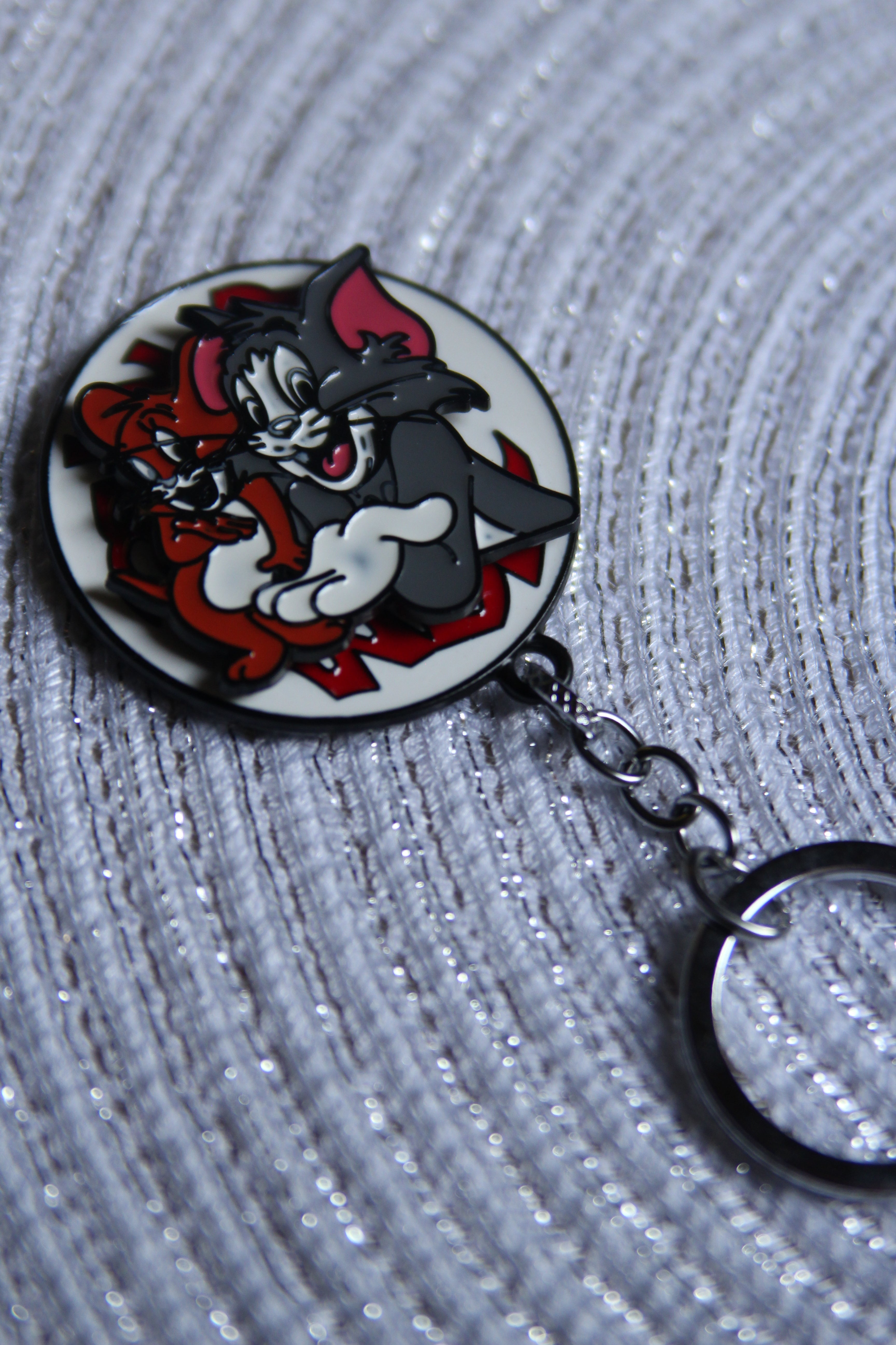 Tom & Jerry Spin Keychain – Chase the Fun!